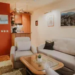 3-bedroom - Prime Location With View And Parking * Σαράγεβο